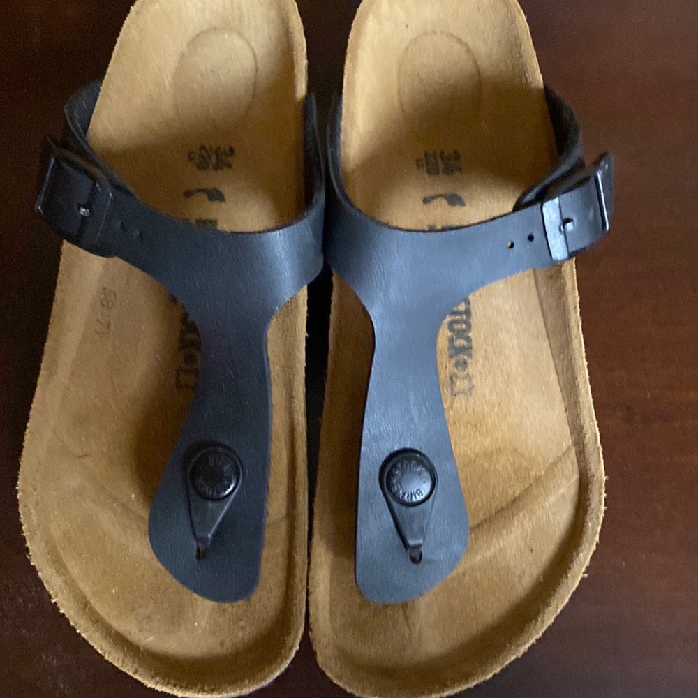 Kids sandals barely worn